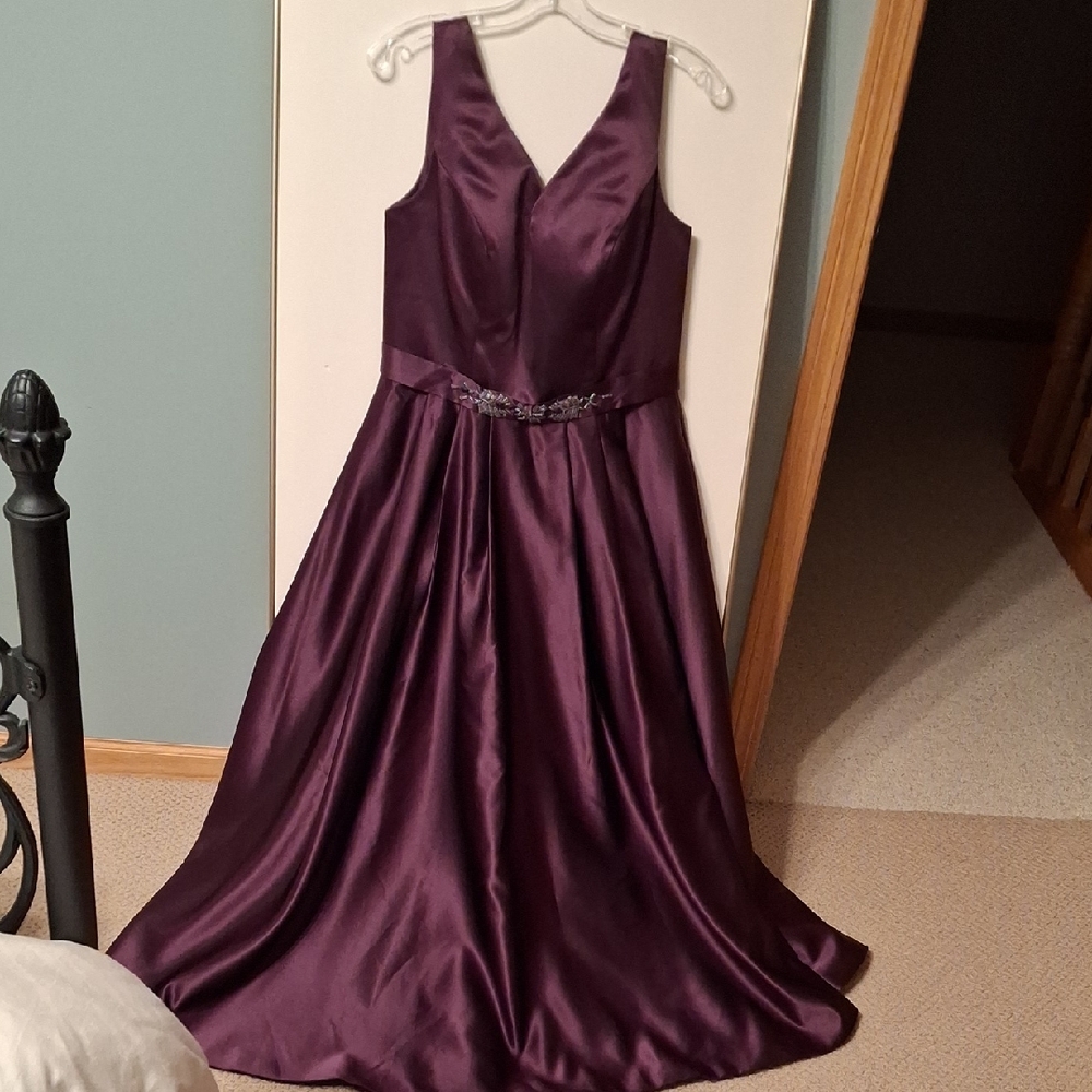 Elegant Plum Purple Womens Prom Dress